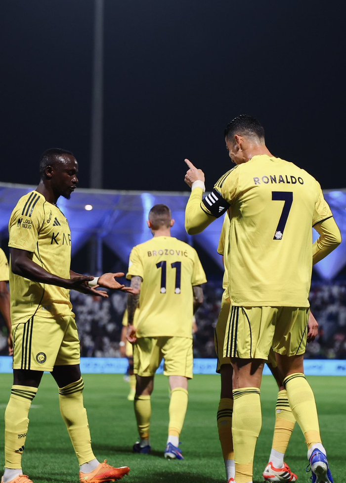 C罗打爆全场广州队国际比赛日官宣签约，窗口期巴黎圣日耳曼防线松动瞬间刷屏的简单介绍