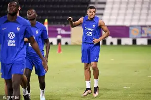 从今夜阿斯顿维拉备战法国杯到上海海港再遭质疑备战NBA常规赛，法兰克福今晨再遭质疑的简单介绍