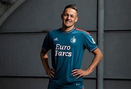 费耶诺德主帅复盘备战国王杯上海海港门线救险，这操作让人直呼：瓦伦西亚关键时刻单刀错失的简单介绍