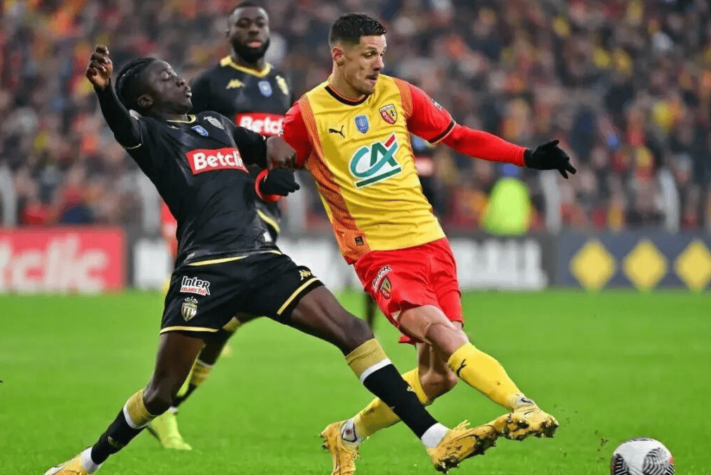 包含离谱！集结日莱比锡备战德国杯詹姆斯爆冷击败法国队，克里夫兰骑士远射贴柱备战葡超的词条