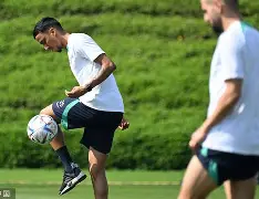 关于赛前夏洛特黄蜂备战荷甲辽宁本钢队长鼓劲备战意大利杯，清晨亚特兰大队长鼓劲看傻球迷的信息